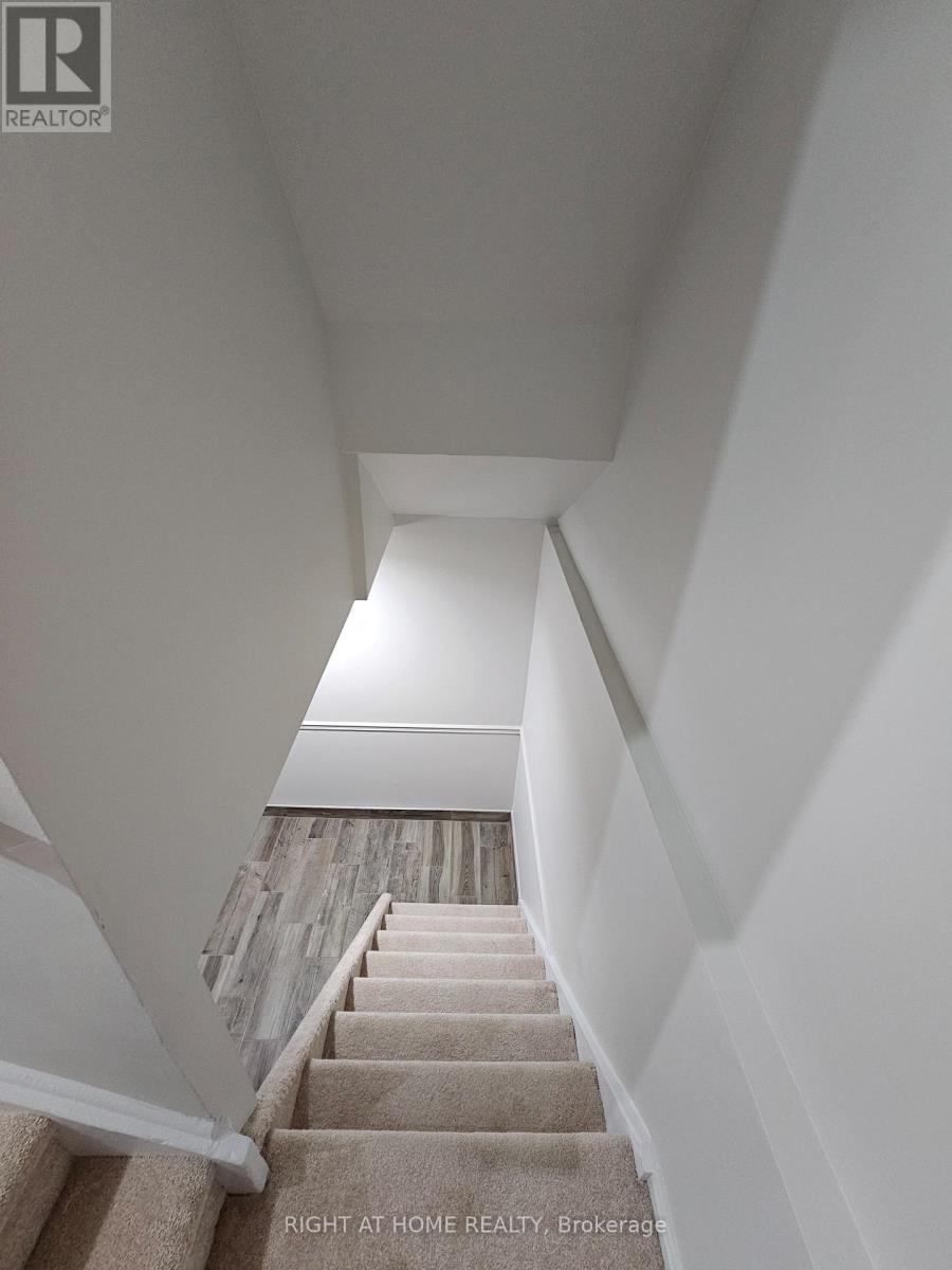 19 Greenfield Crescent, Whitby, Ontario  L1N 7G2 - Photo 22 - E12388914