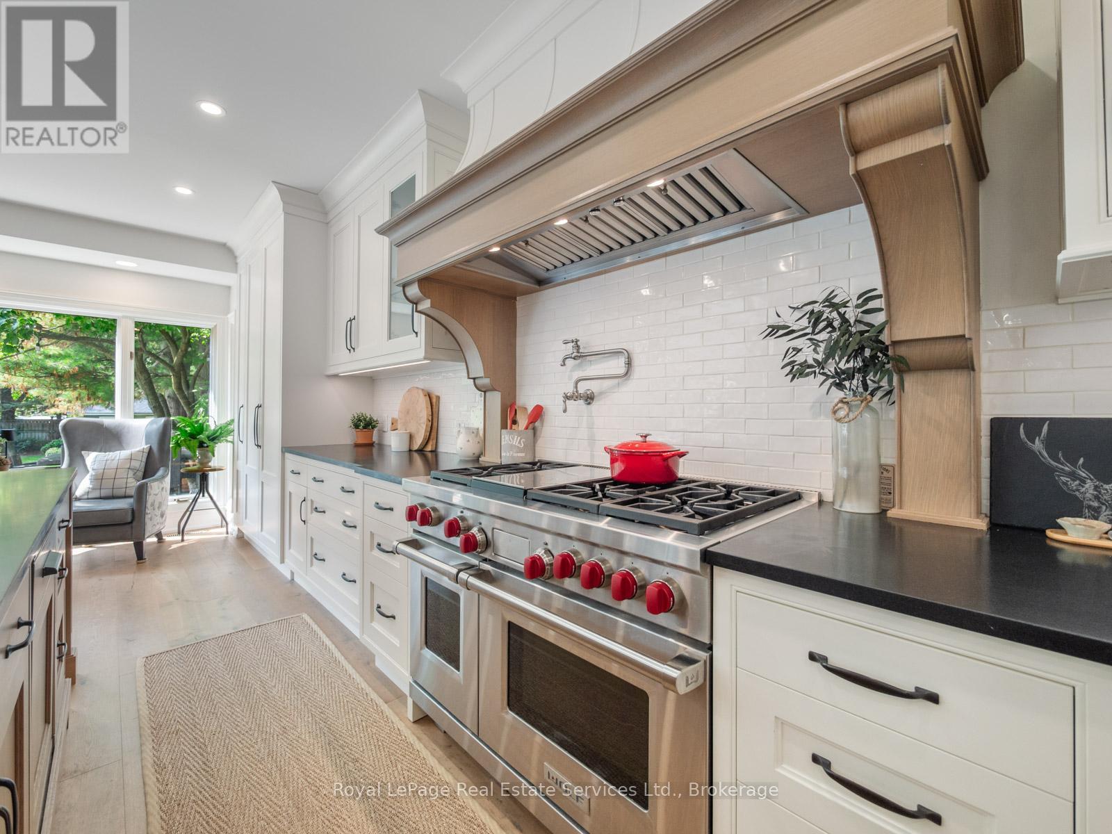74 West Street, Oakville, Ontario  L6L 2Y7 - Photo 12 - W12388925
