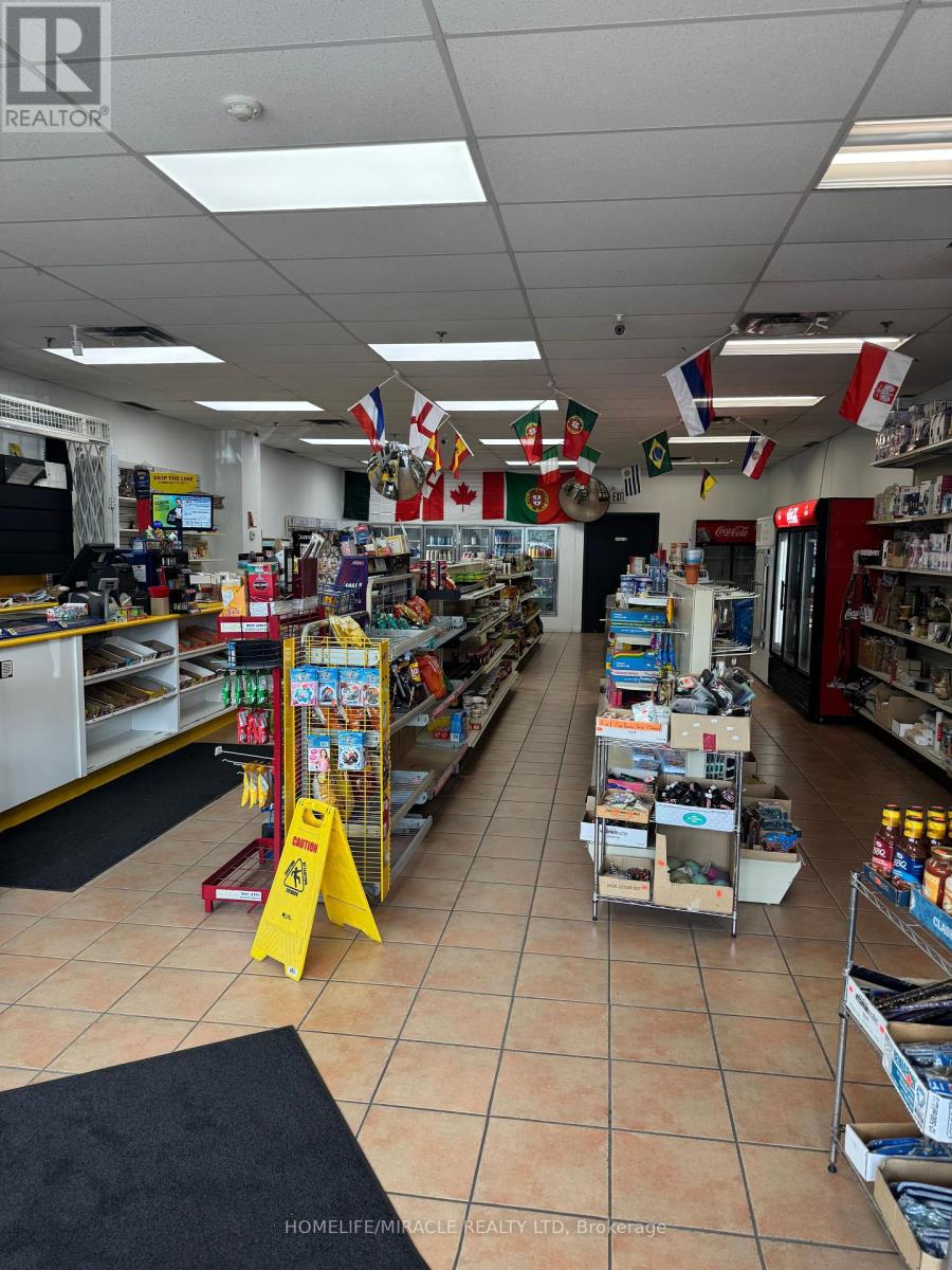 11 - 8633 Weston Road, Vaughan (East Woodbridge), Ontario  L4L 9R6 - Photo 6 - N12378449