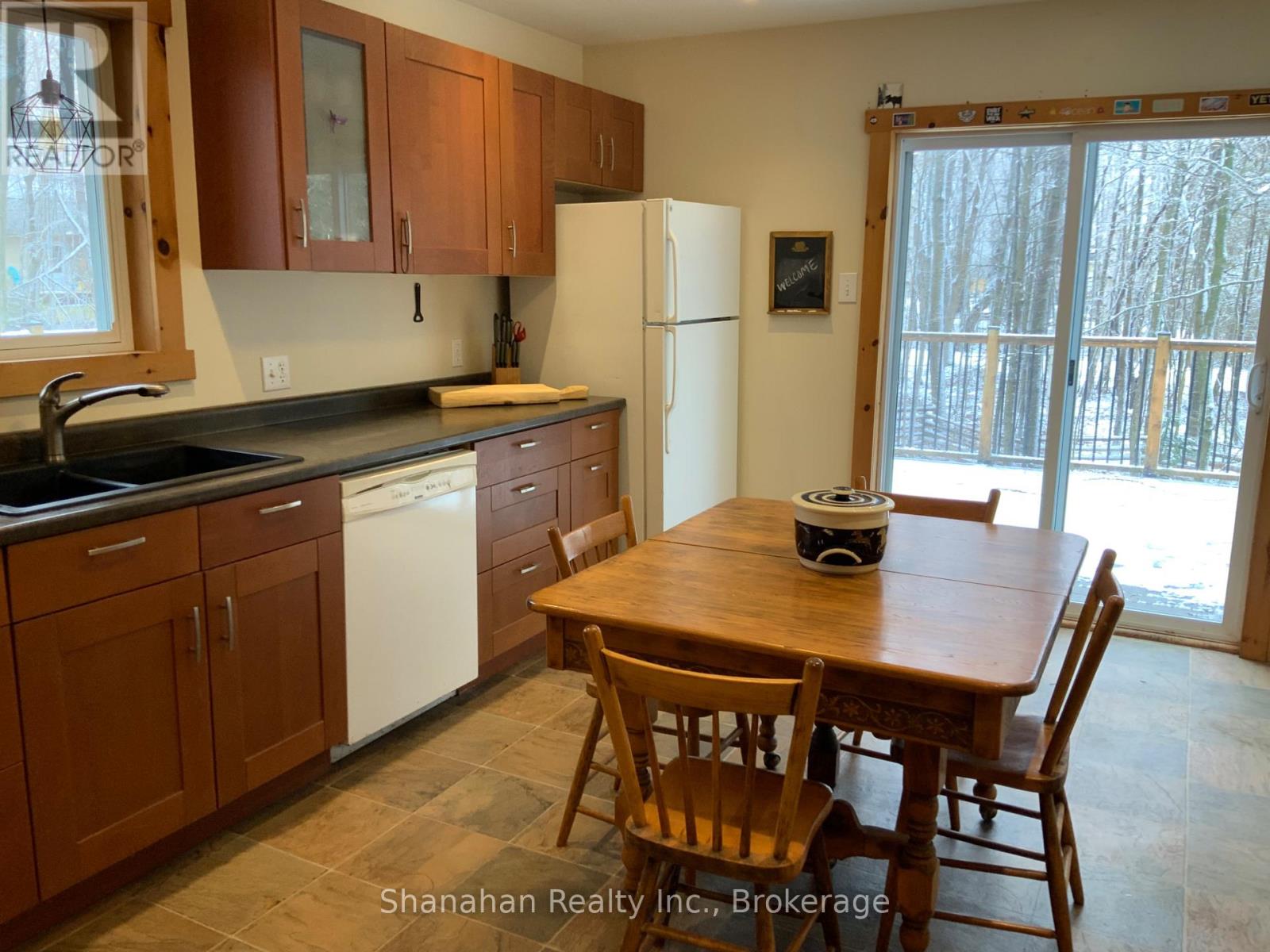 46 Maple Golf Crescent, Northern Bruce Peninsula, Ontario  N0H 2R0 - Photo 11 - X12388990