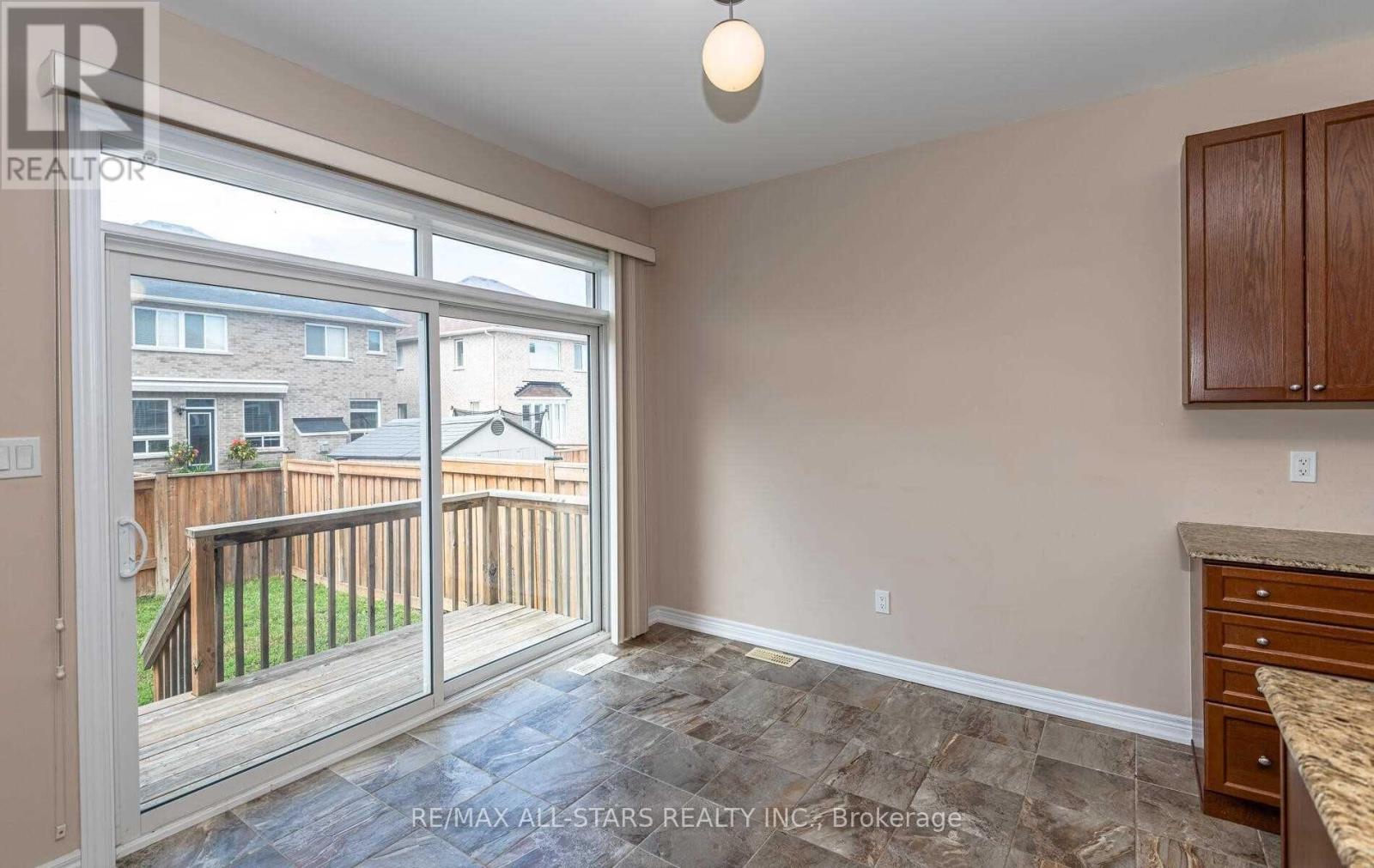 20 Beechener Street, Georgina, Ontario  L0E 1R0 - Photo 11 - N12388788