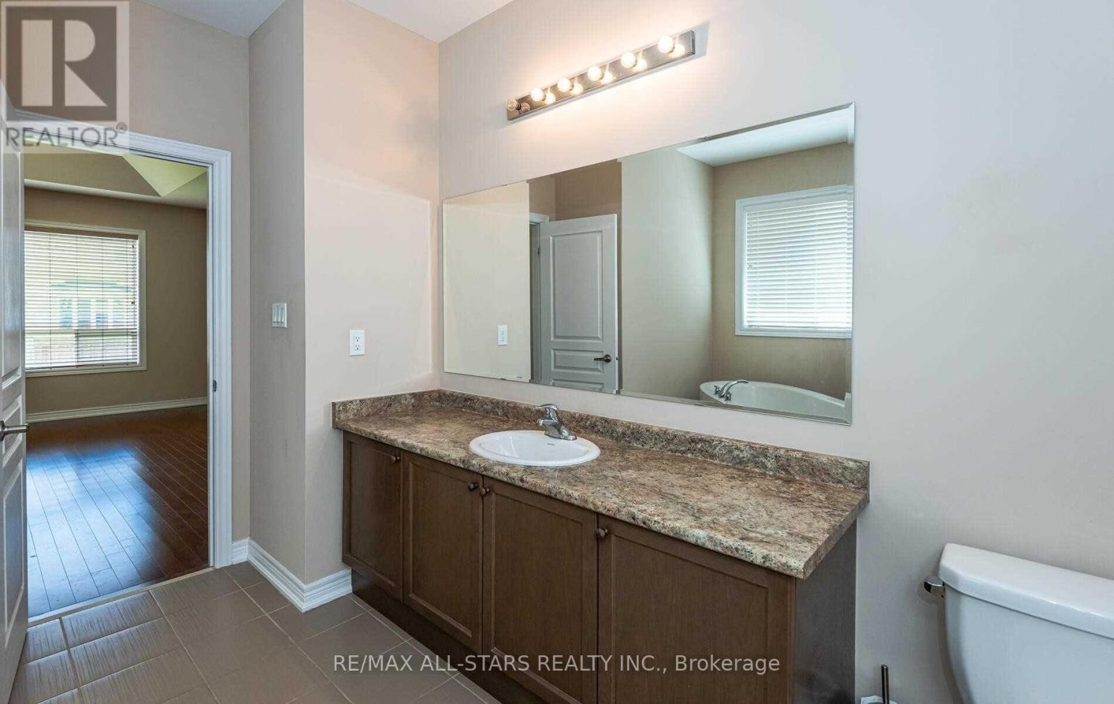 20 Beechener Street, Georgina, Ontario  L0E 1R0 - Photo 30 - N12388788