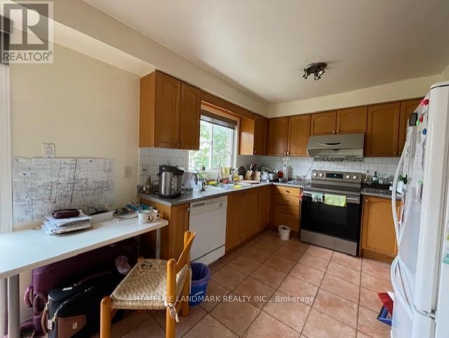 108 Nahanni Drive, Richmond Hill, Ontario  L4B 4L5 - Photo 6 - N12386910