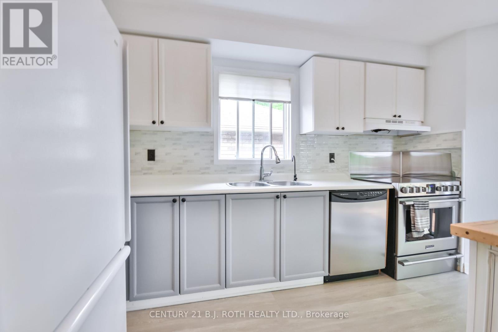 37 Nicholson Drive, Barrie, Ontario  L4N 8L7 - Photo 11 - S12388884