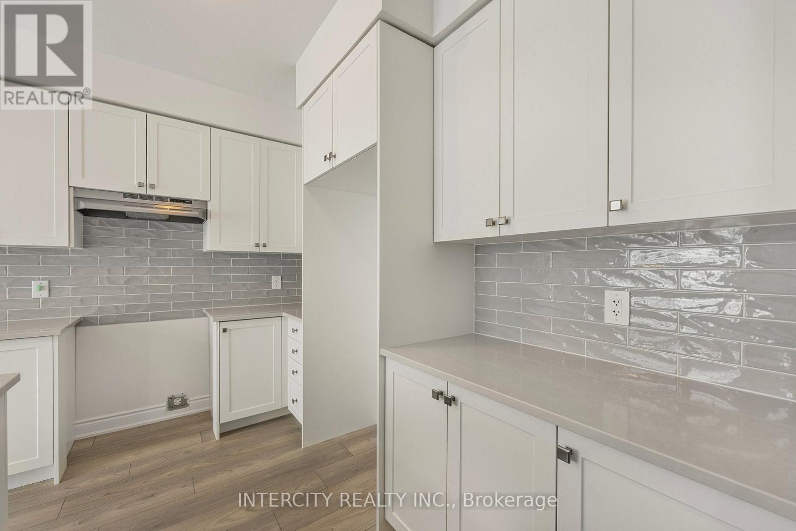 11 Avalon Drive, Wasaga Beach, Ontario  L9R 0M2 - Photo 23 - S12388906