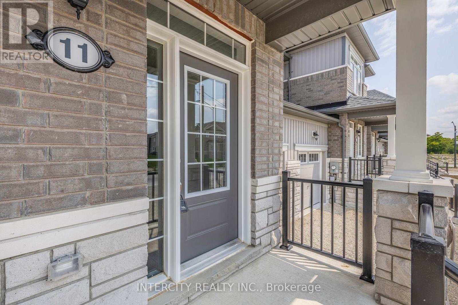 11 Avalon Drive, Wasaga Beach, Ontario  L9R 0M2 - Photo 5 - S12388906
