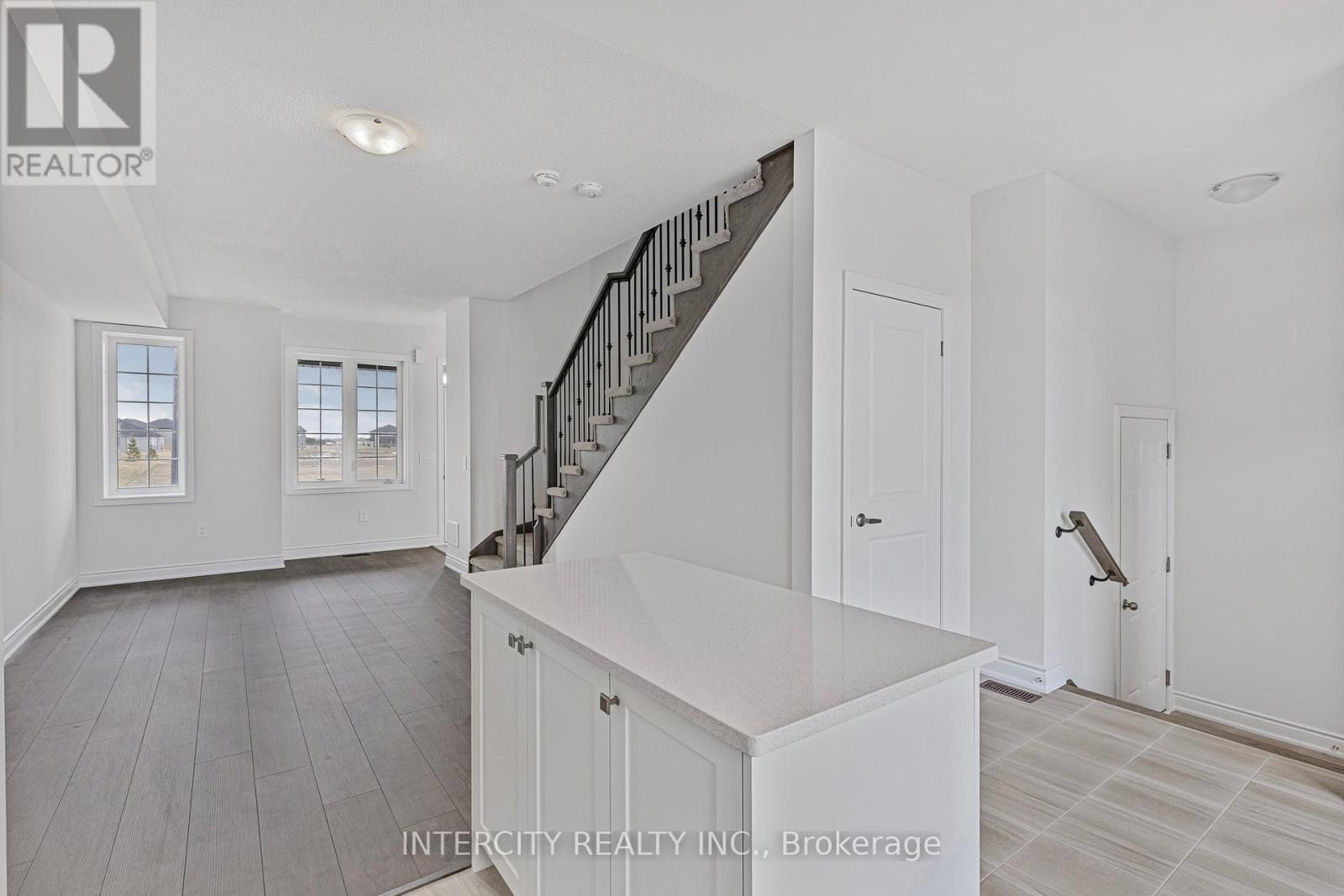9 Avalon Drive, Wasaga Beach, Ontario  L9R 0M2 - Photo 18 - S12388907