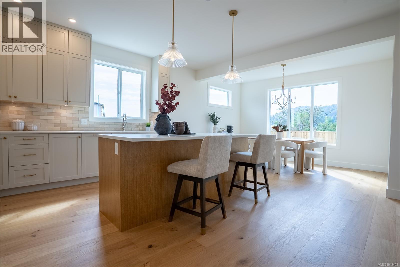 Property at 665 Madrona Pl image 5