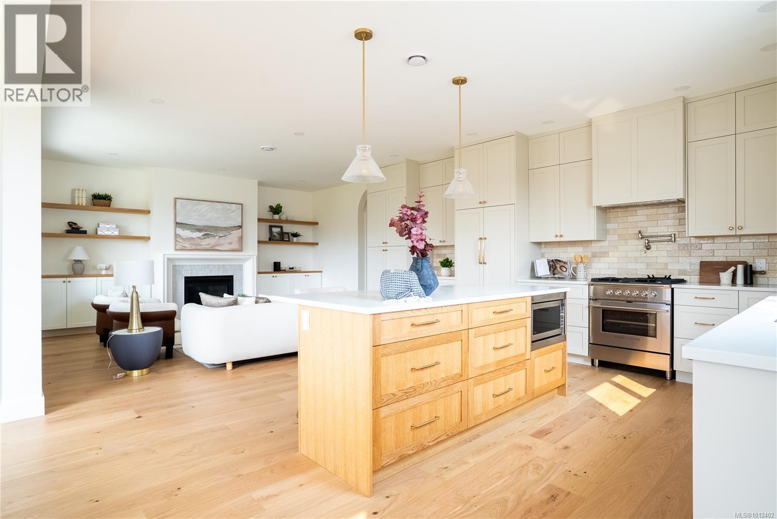 Property at 665 Madrona Pl image 4
