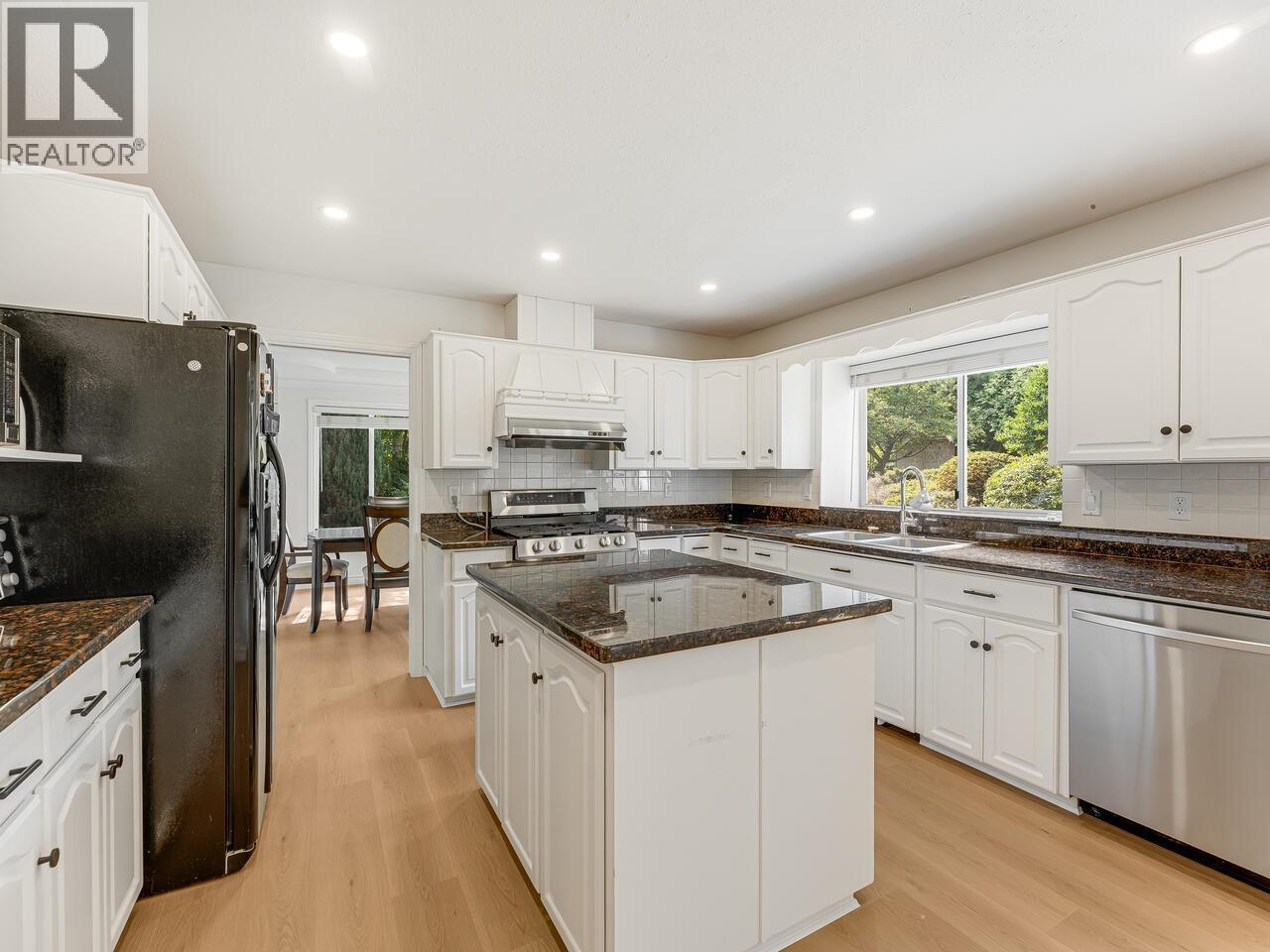 736 Clearwater Way, Coquitlam, British Columbia  V3C 6A3 - Photo 12 - R3044713