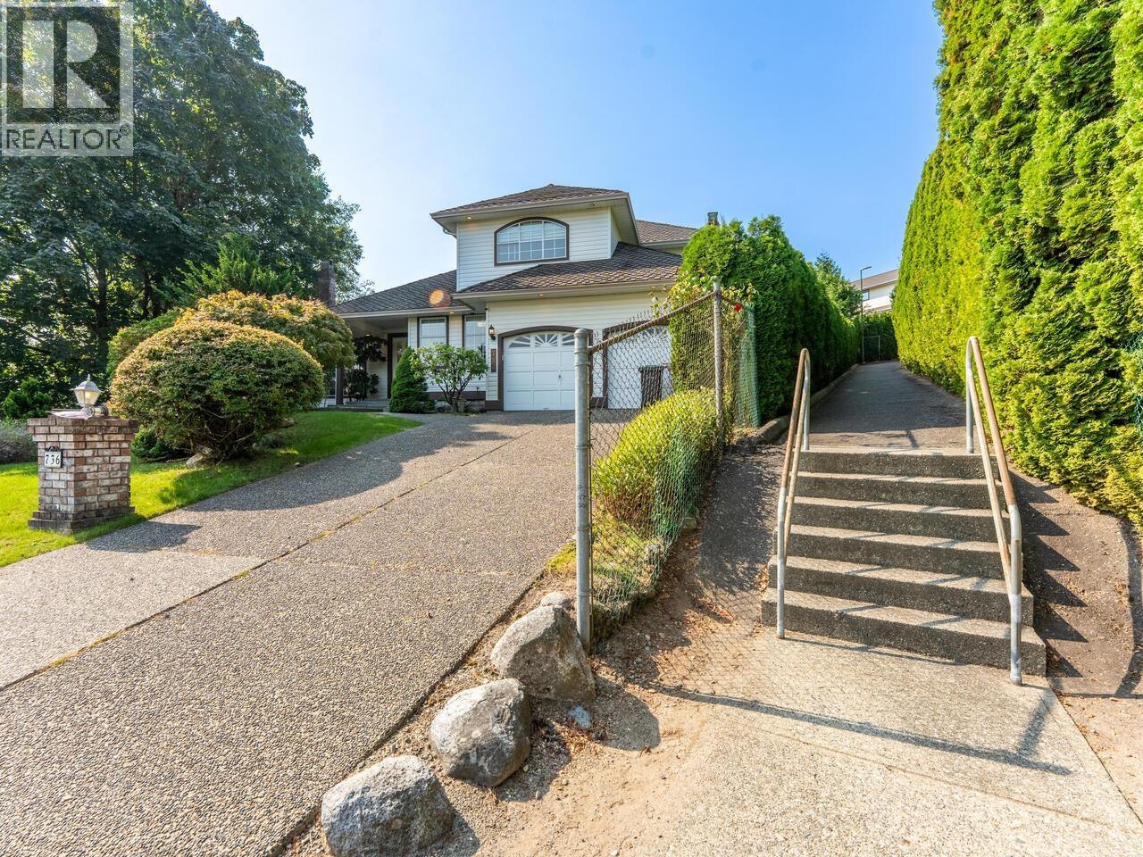 736 Clearwater Way, Coquitlam, British Columbia  V3C 6A3 - Photo 2 - R3044713