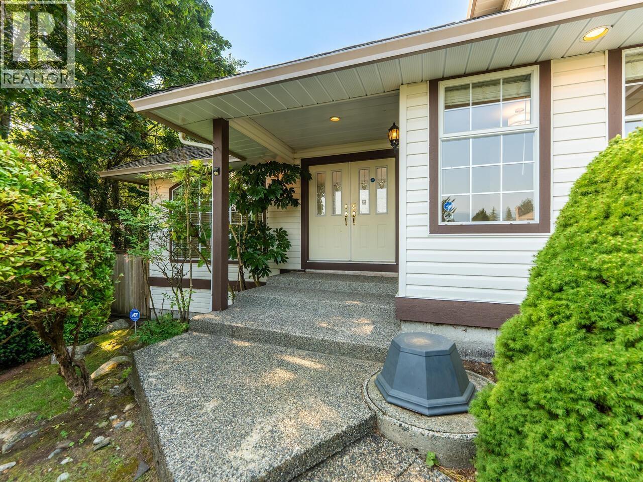 736 Clearwater Way, Coquitlam, British Columbia  V3C 6A3 - Photo 3 - R3044713