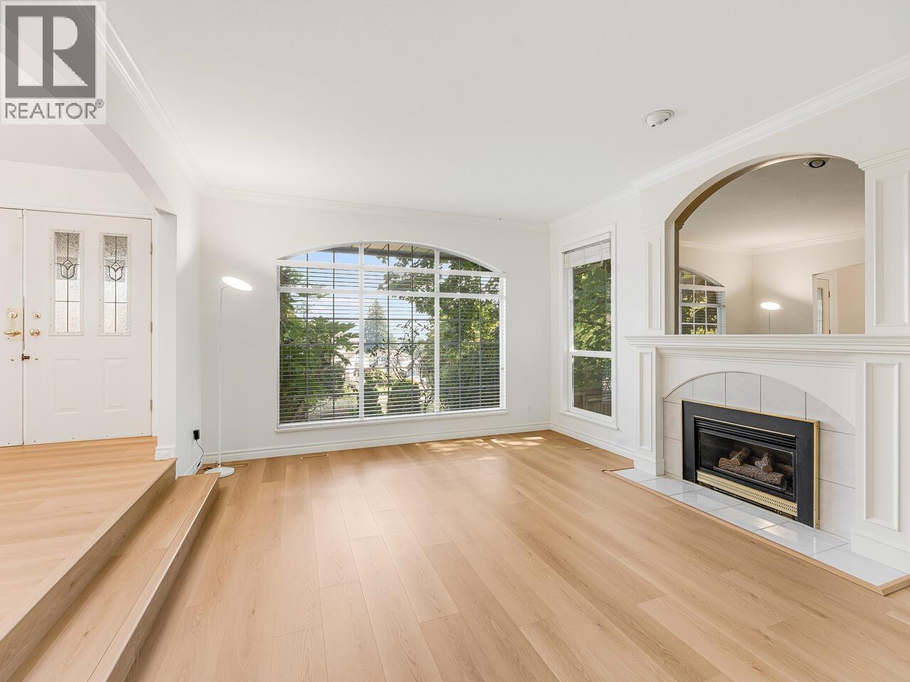 736 Clearwater Way, Coquitlam, British Columbia  V3C 6A3 - Photo 5 - R3044713