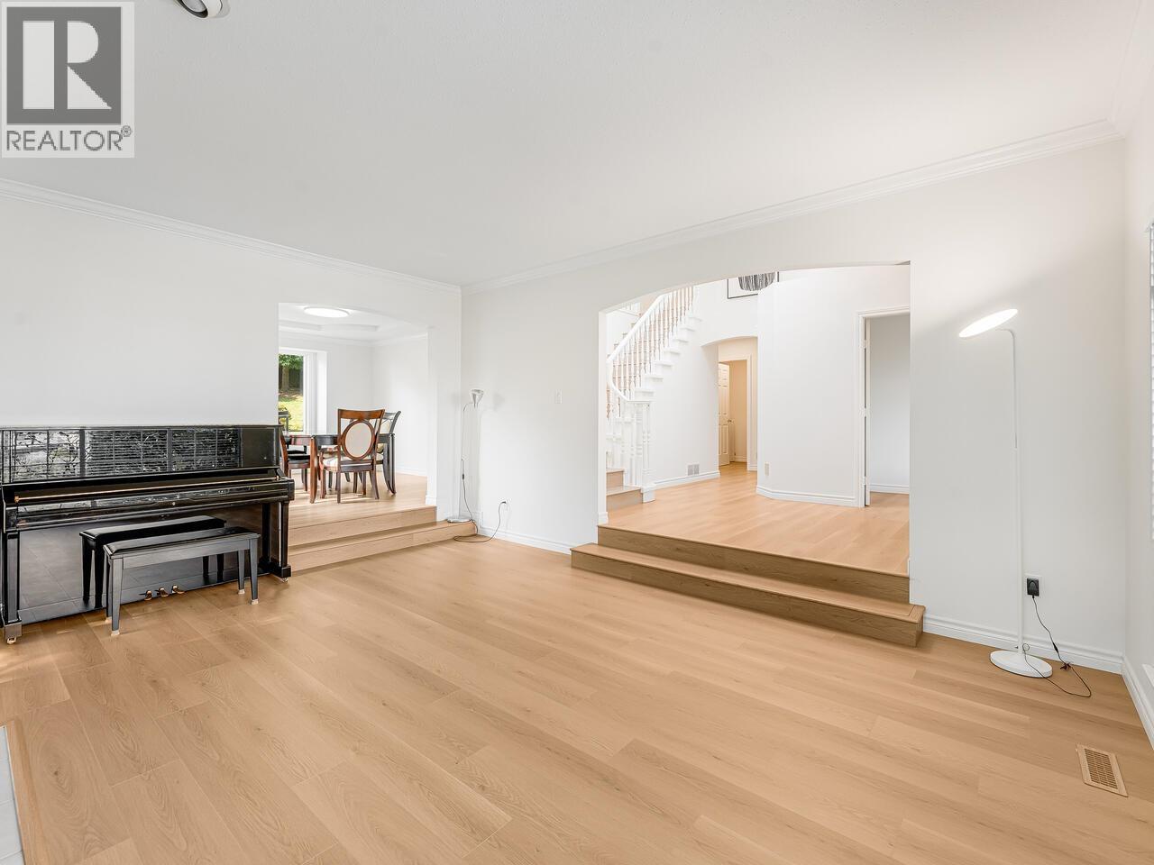736 Clearwater Way, Coquitlam, British Columbia  V3C 6A3 - Photo 6 - R3044713