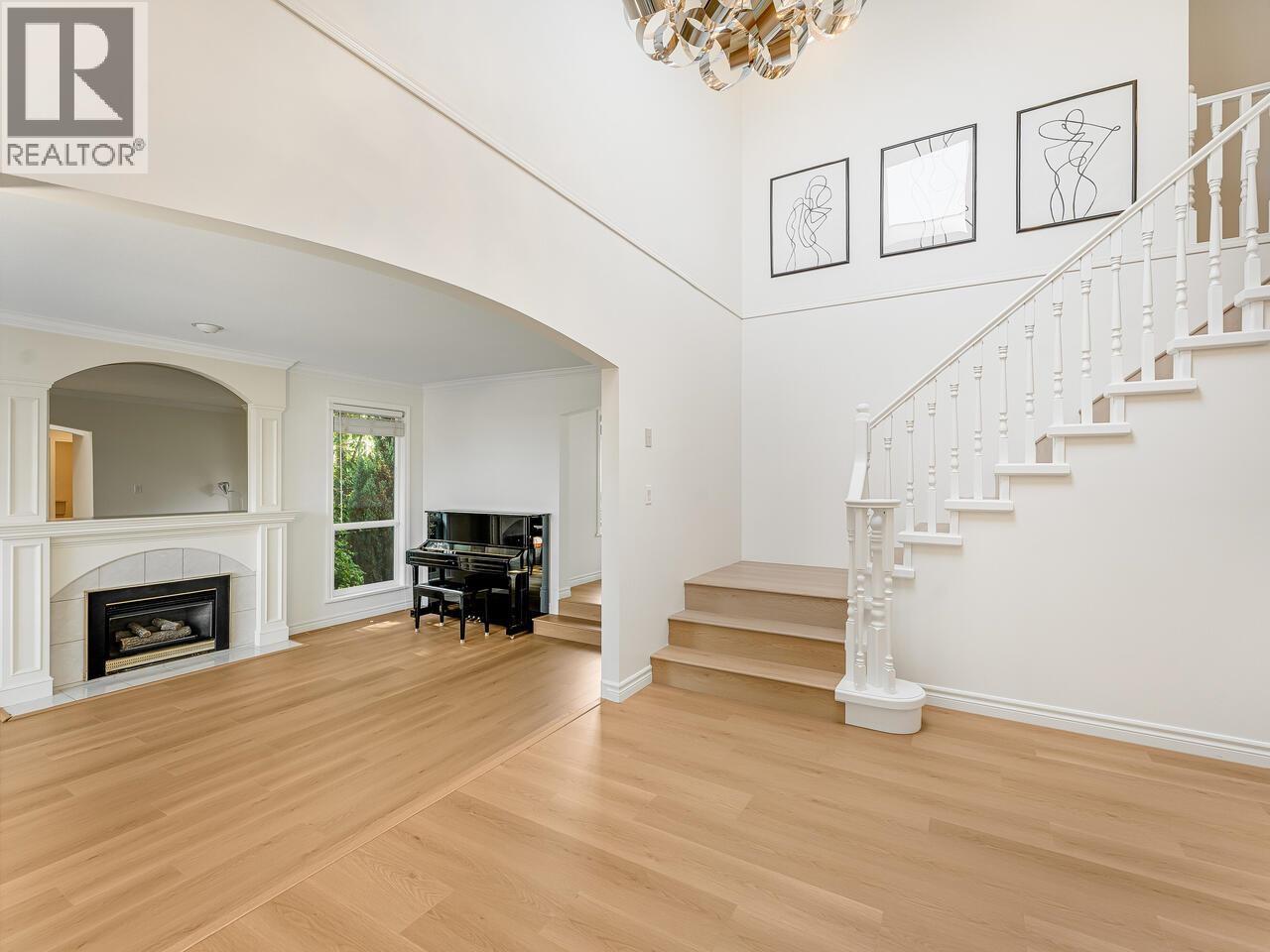 736 Clearwater Way, Coquitlam, British Columbia  V3C 6A3 - Photo 8 - R3044713
