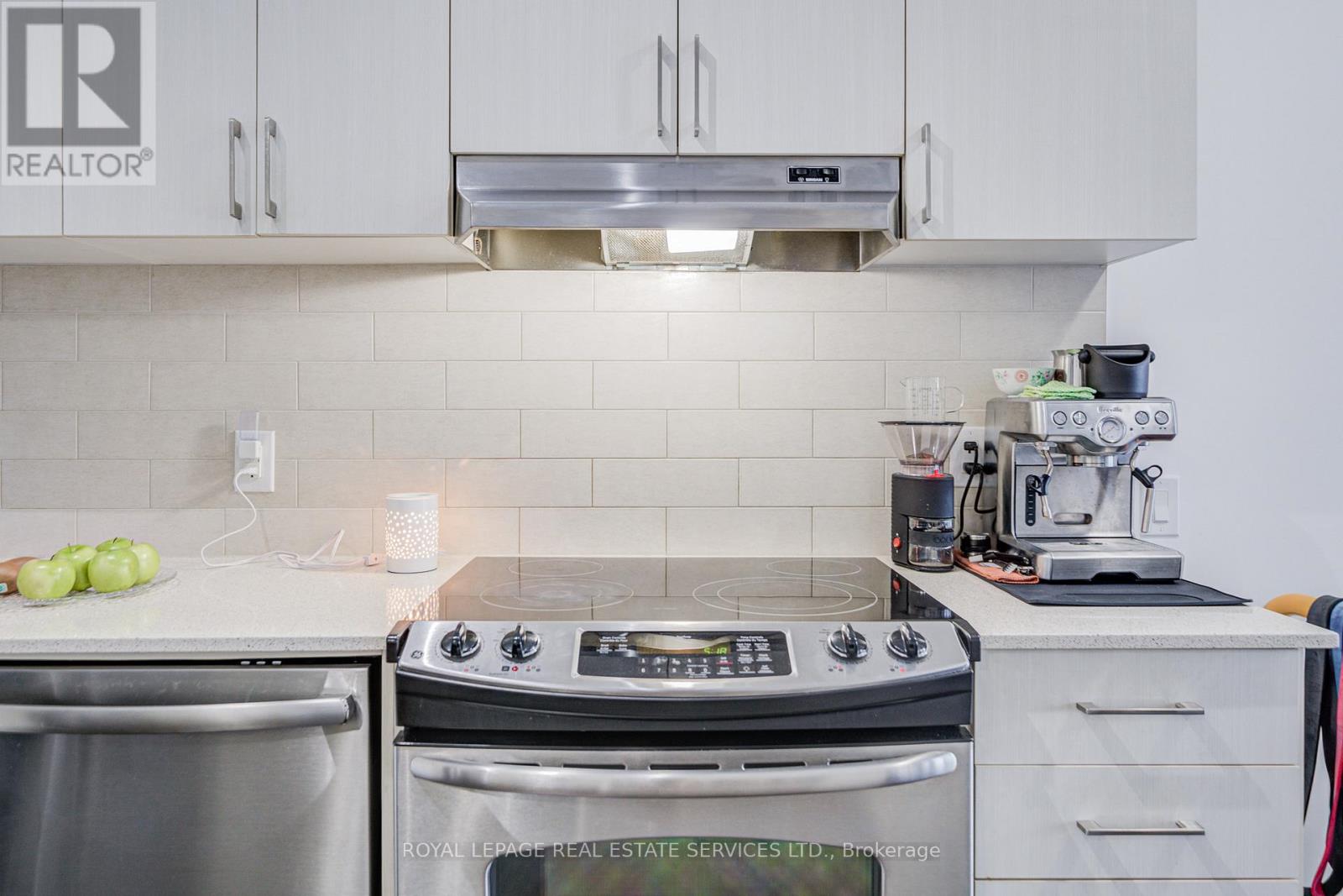 1008 - 2560 Eglinton Avenue W, Mississauga (Central Erin Mills), Ontario  L5M 0Y3 - Photo 9 - W12388750
