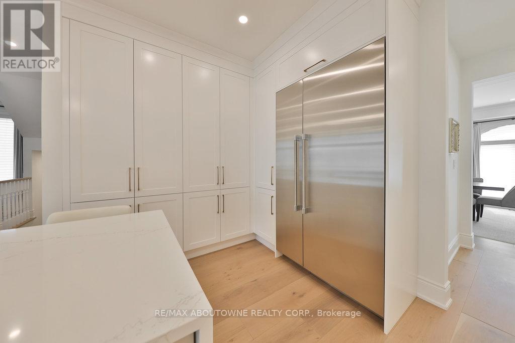 30 - 2400 Neyagawa Boulevard, Oakville, Ontario  L6H 7P5 - Photo 10 - W12388812