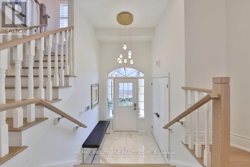 30 - 2400 Neyagawa Boulevard, Oakville, Ontario  L6H 7P5 - Photo 3 - W12388812