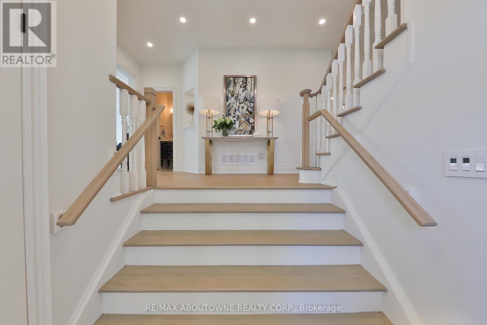 30 - 2400 Neyagawa Boulevard, Oakville, Ontario  L6H 7P5 - Photo 4 - W12388812