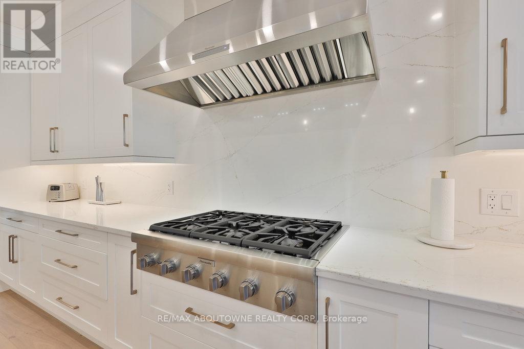 30 - 2400 Neyagawa Boulevard, Oakville, Ontario  L6H 7P5 - Photo 8 - W12388812