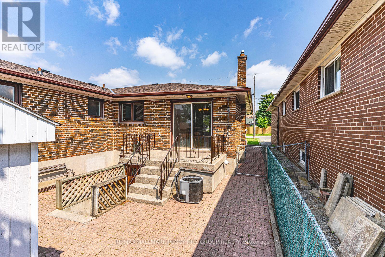 39 Frith Road, Toronto, Ontario  M3N 1E9 - Photo 15 - W12388820