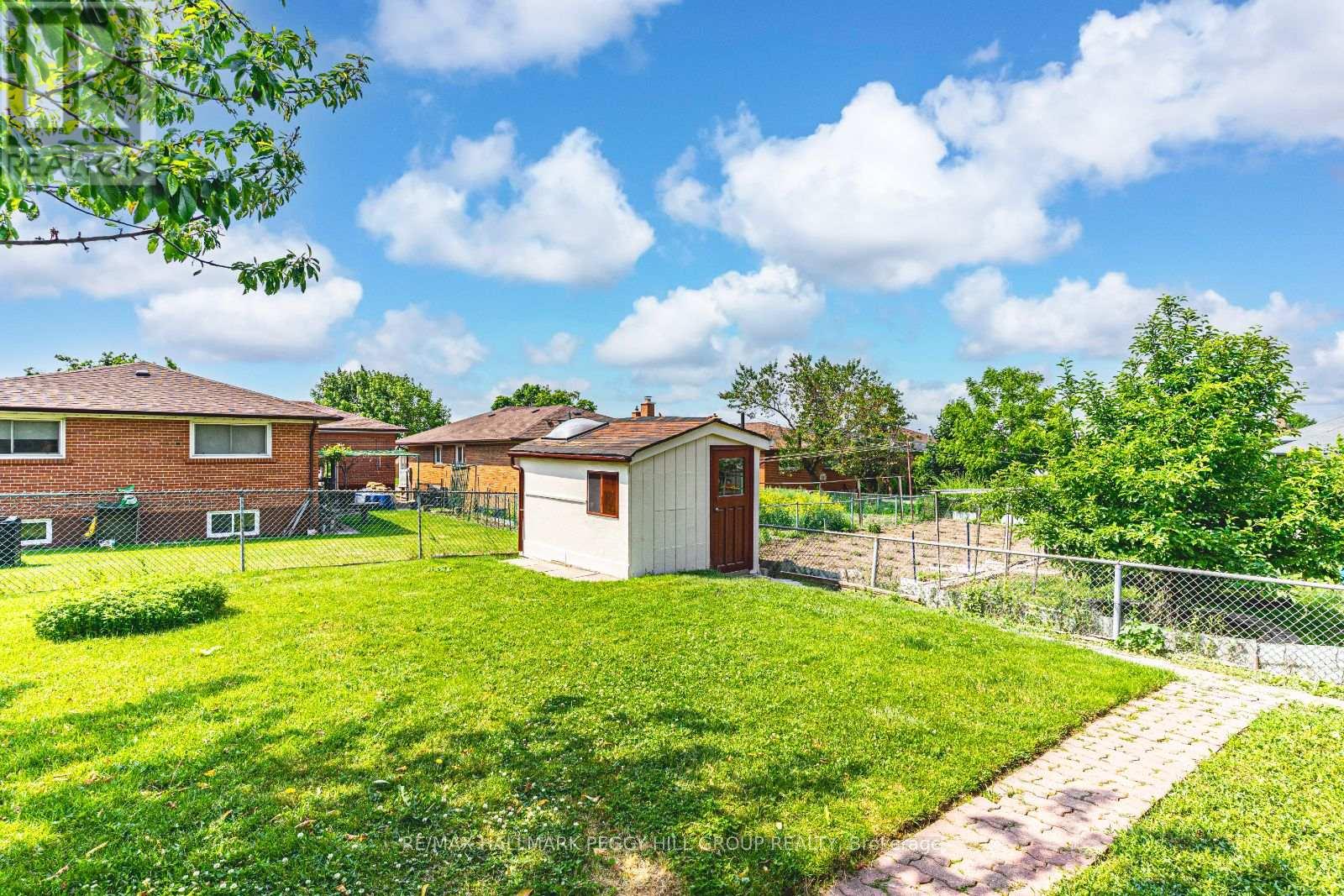 39 Frith Road, Toronto, Ontario  M3N 1E9 - Photo 18 - W12388820
