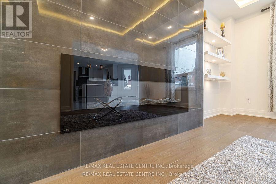 550 Meadows Boulevard, Mississauga, Ontario  L4Z 1G6 - Photo 12 - W12388870