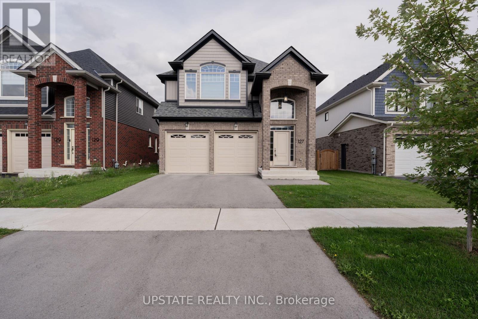 127 Susan Drive, Pelham (Fonthill), Ontario  L0S 1E6 - Photo 1 - X12388758