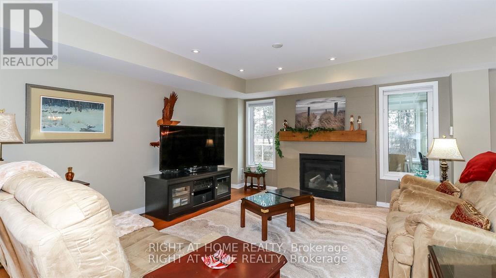 28 Masters Crescent, Georgian Bay, Ontario  L0K 1S0 - Photo 12 - X12388836