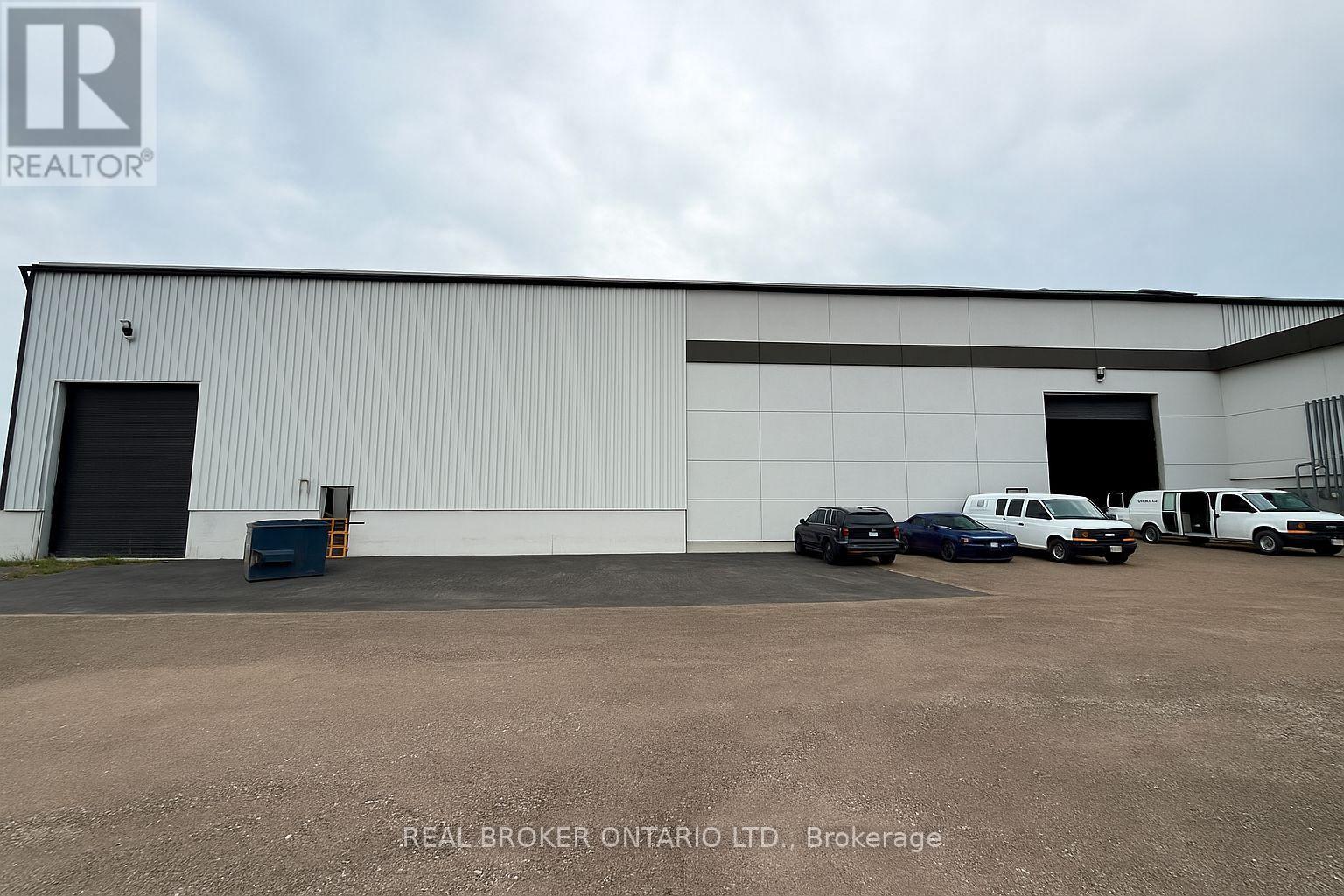 11 - 4256 Carroll Avenue, Niagara Falls, Ontario  L2E 7J2 - Photo 2 - X12388875