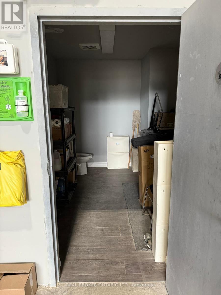 11 - 4256 Carroll Avenue, Niagara Falls, Ontario  L2E 7J2 - Photo 6 - X12388875