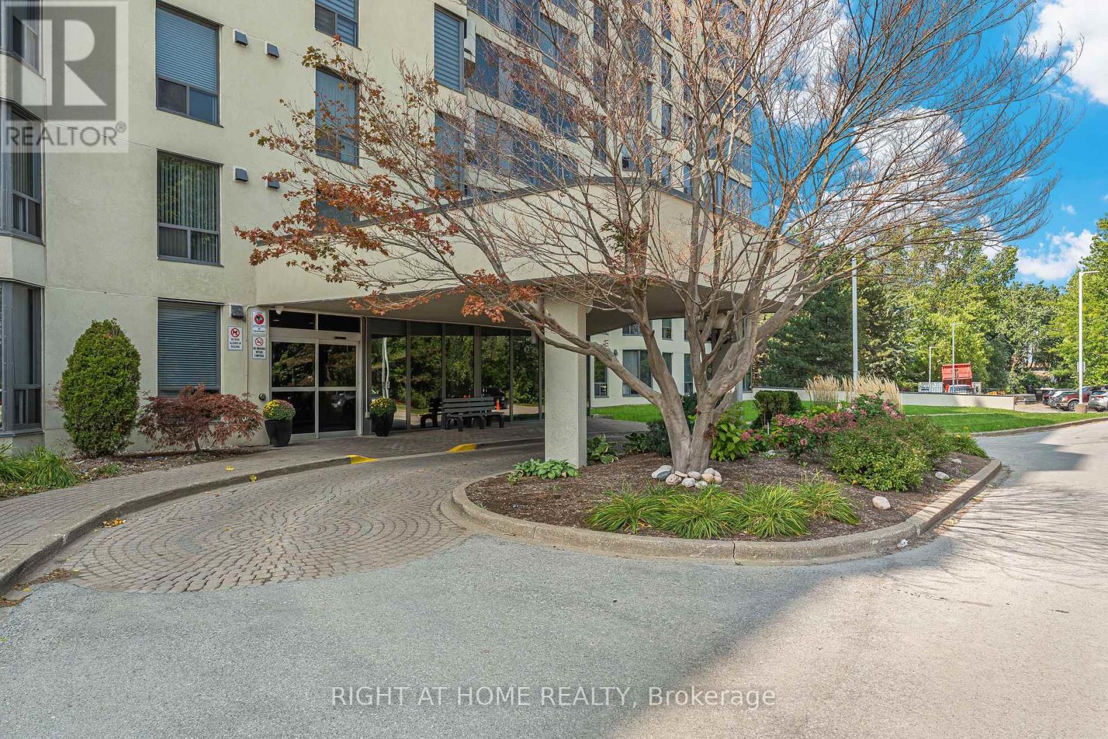 707 - 81 Scott Street, St. Catharines, Ontario  L2N 7L5 - Photo 4 - X12388909