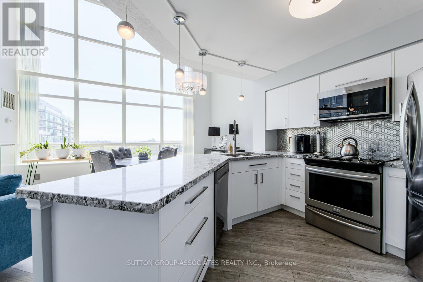 536 - 200 Manitoba Street, Toronto (Mimico), Ontario  M8Y 3Y9 - Photo 2 - W12380992