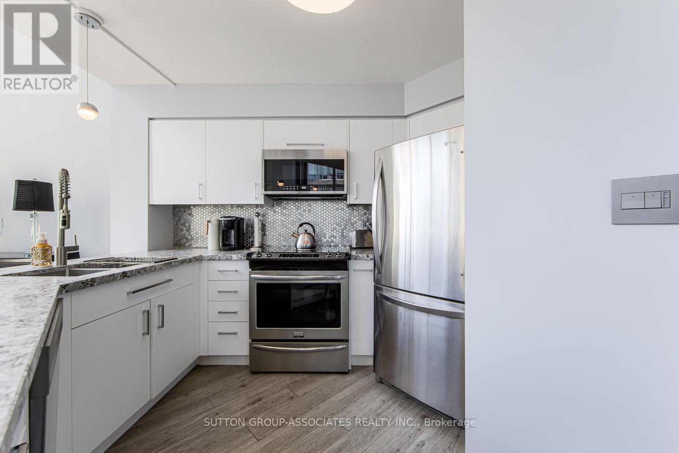 536 - 200 Manitoba Street, Toronto (Mimico), Ontario  M8Y 3Y9 - Photo 3 - W12380992