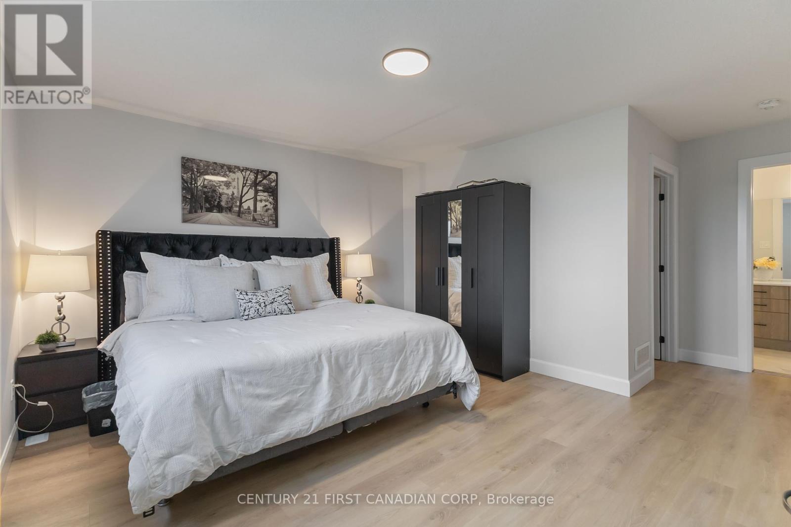 6707 Royal Magnolia Avenue, London South, Ontario  N6P 1H5 - Photo 13 - X12389062