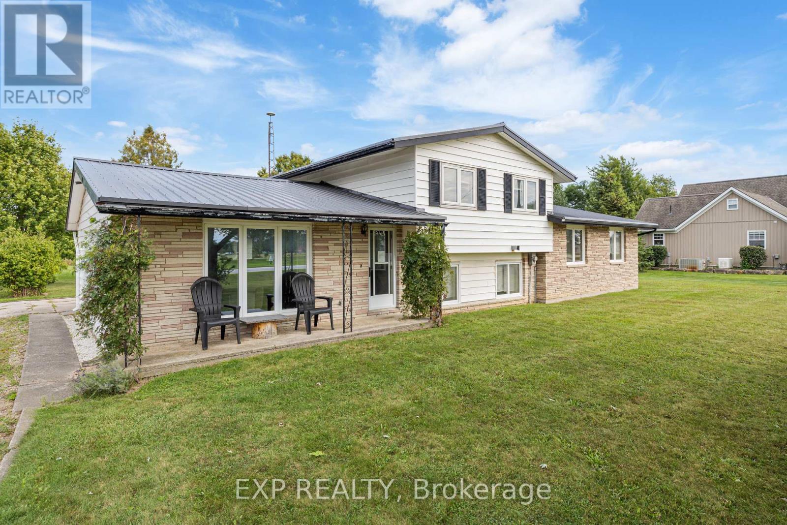 7884 Rawlings Road, Lambton Shores, Ontario  N0N 1J0 - Photo 3 - X12389089