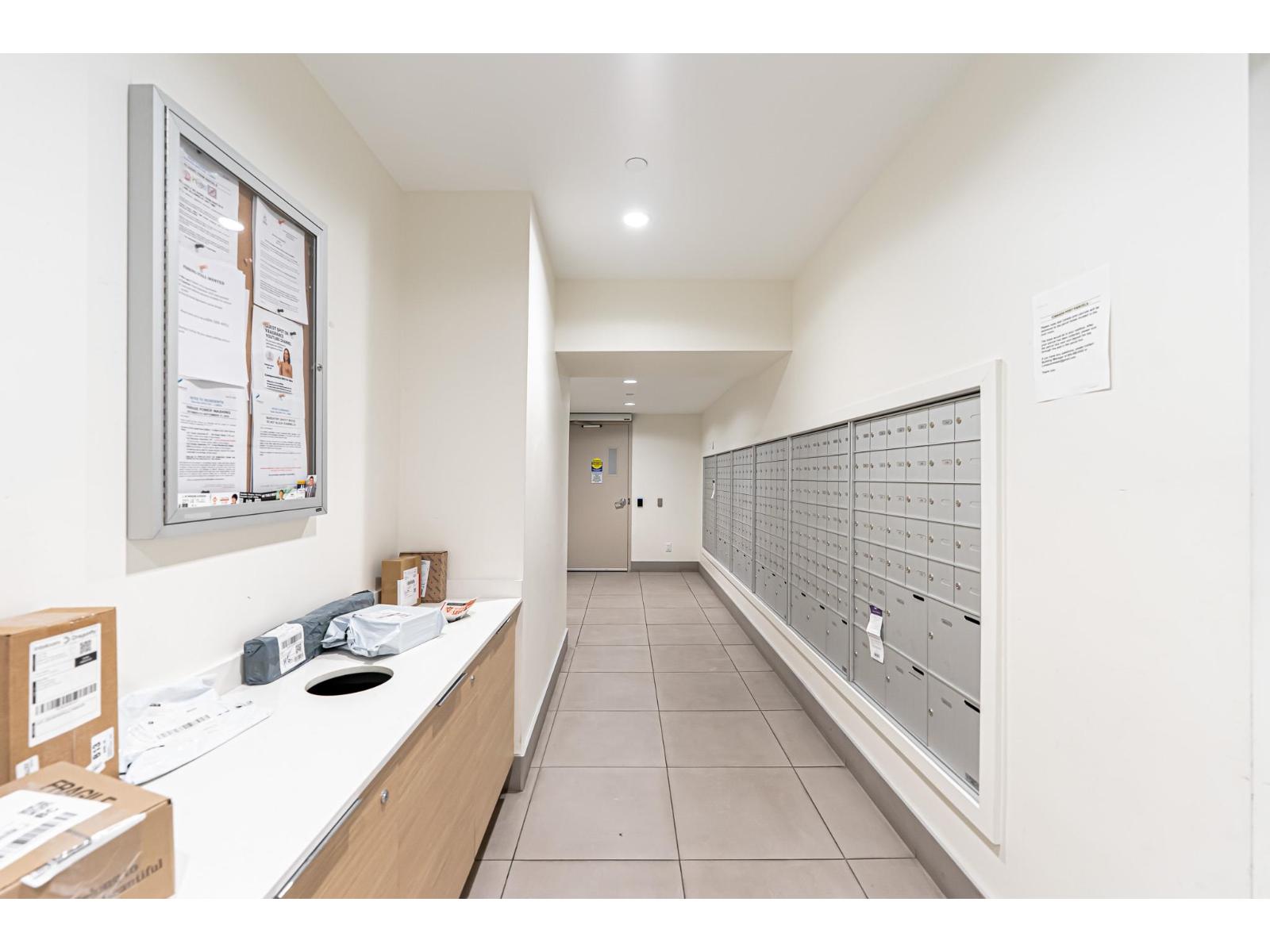 806 13318 104 Avenue, Surrey, British Columbia  V3T 1V4 - Photo 2 - R3044675