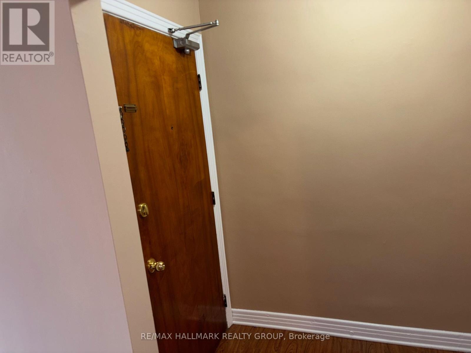4 - 1376 Trenton Avenue, Ottawa, Ontario  K1Z 8K4 - Photo 2 - X12389006