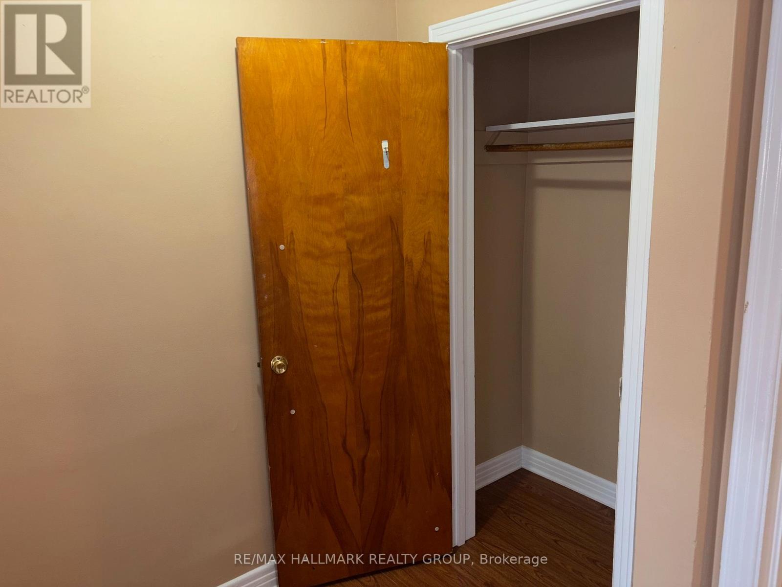 4 - 1376 Trenton Avenue, Ottawa, Ontario  K1Z 8K4 - Photo 3 - X12389006
