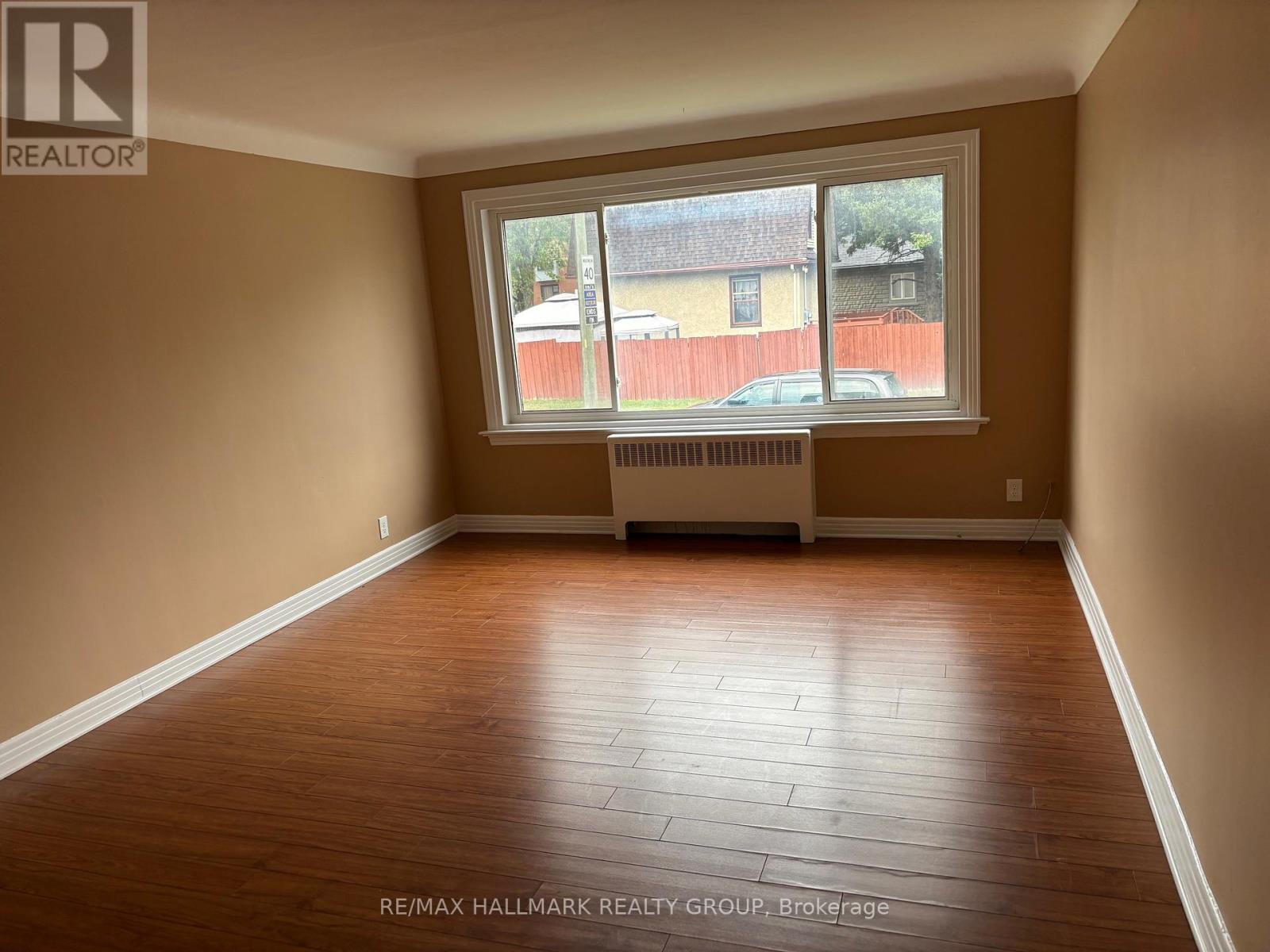 4 - 1376 Trenton Avenue, Ottawa, Ontario  K1Z 8K4 - Photo 4 - X12389006