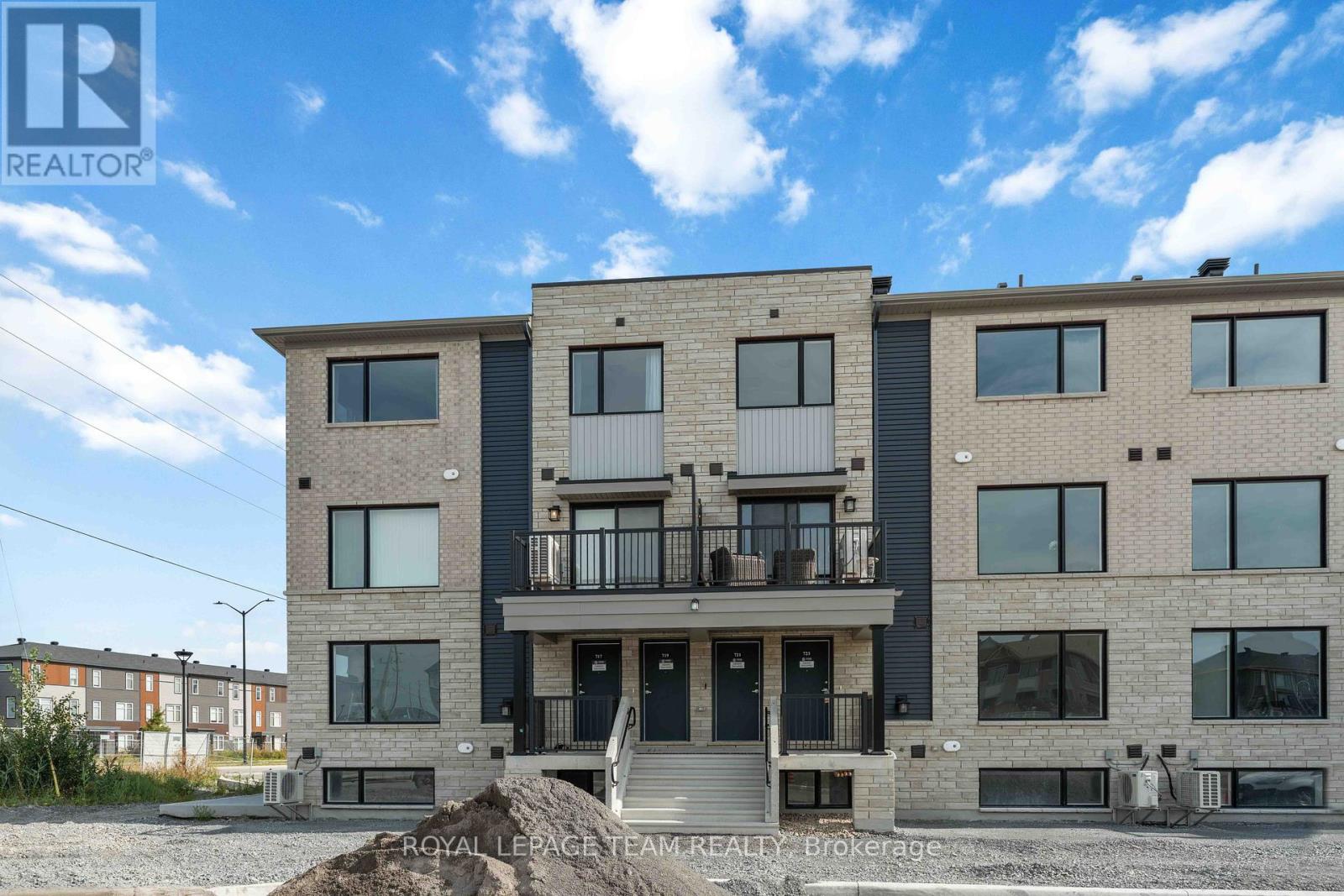 719 Arcadian Private, Ottawa, Ontario  K2T 0R8 - Photo 2 - X12389074