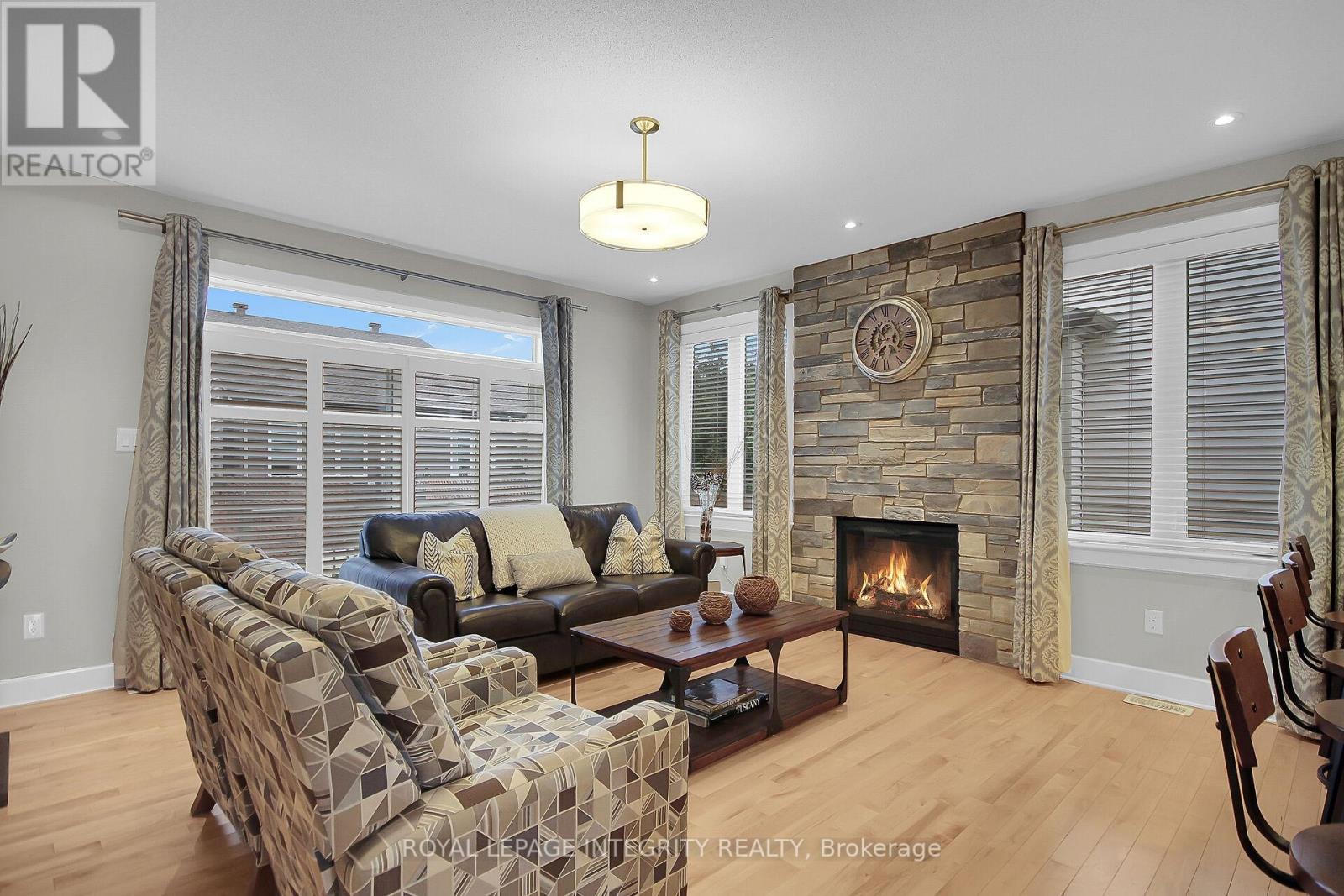 15 York Crossing, Russell, Ontario  K4R 0C4 - Photo 10 - X12389115