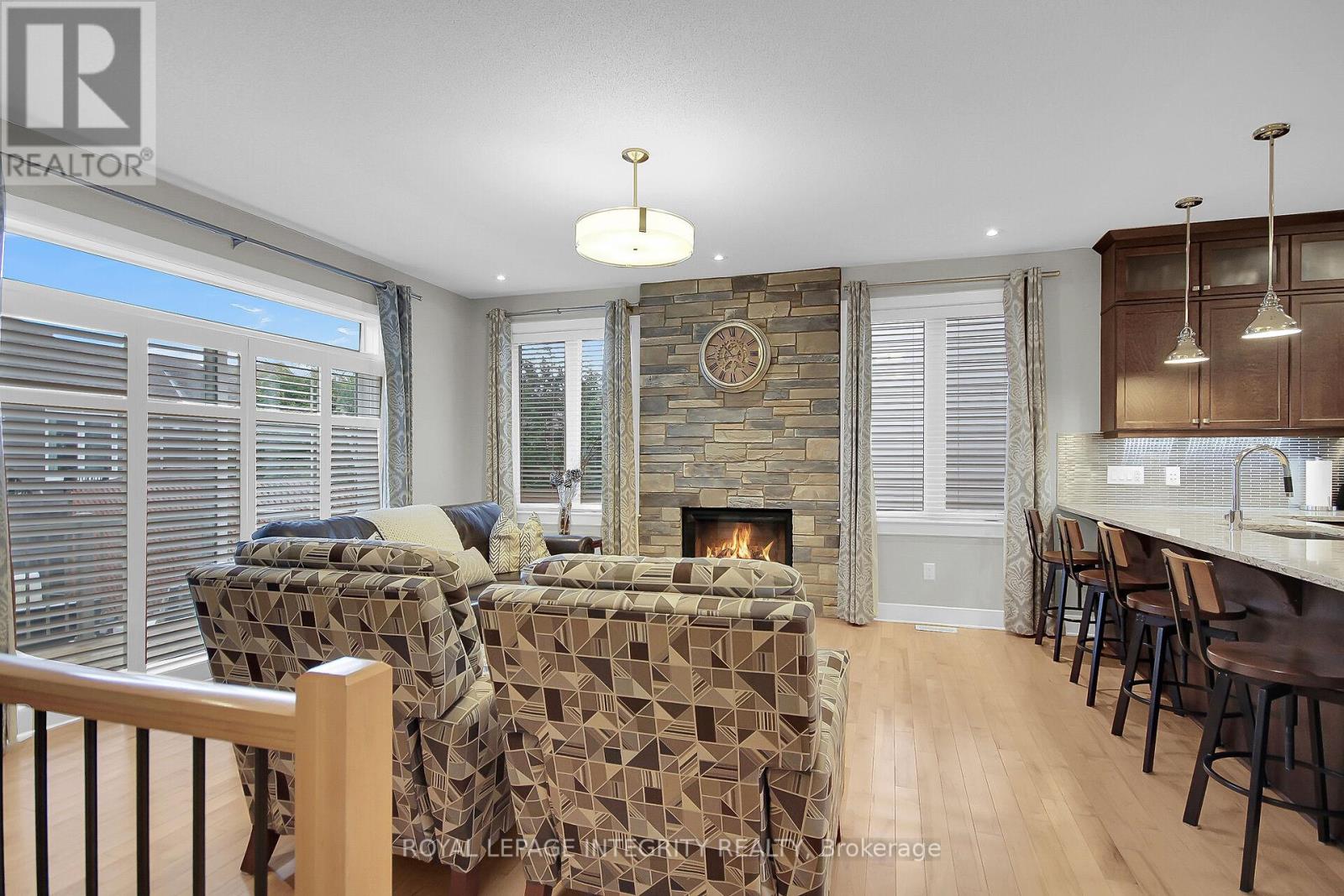 15 York Crossing, Russell, Ontario  K4R 0C4 - Photo 11 - X12389115
