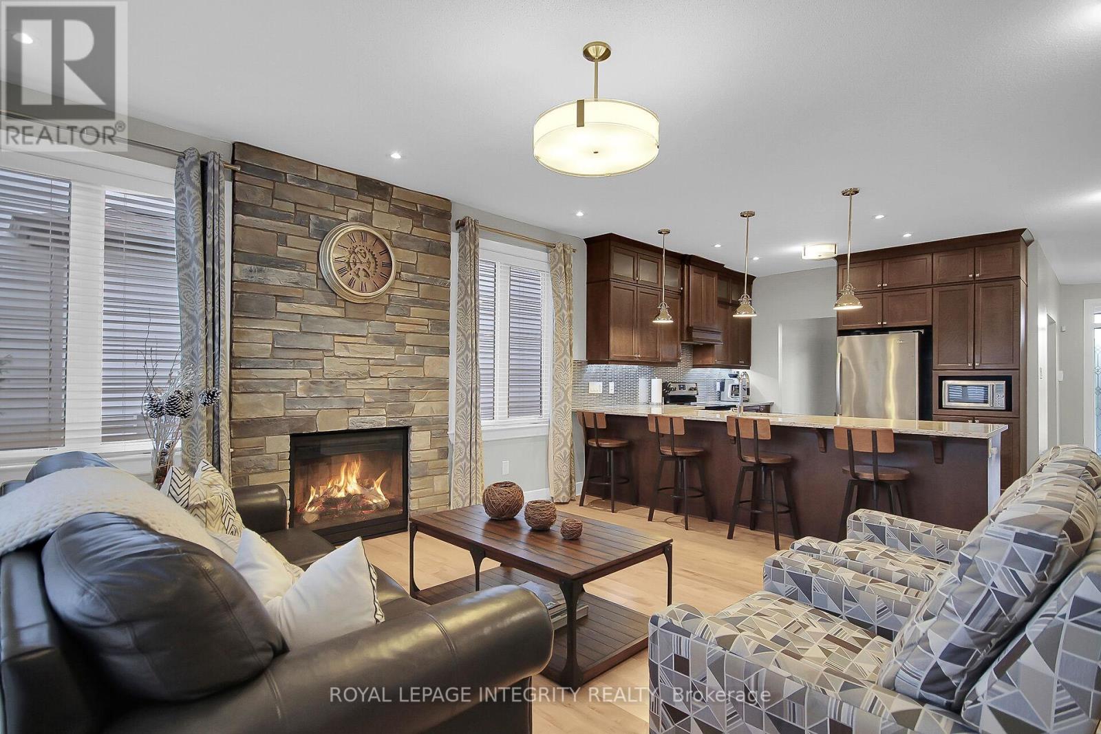 15 York Crossing, Russell, Ontario  K4R 0C4 - Photo 12 - X12389115
