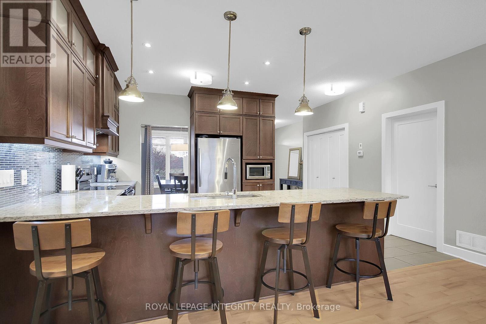 15 York Crossing, Russell, Ontario  K4R 0C4 - Photo 17 - X12389115