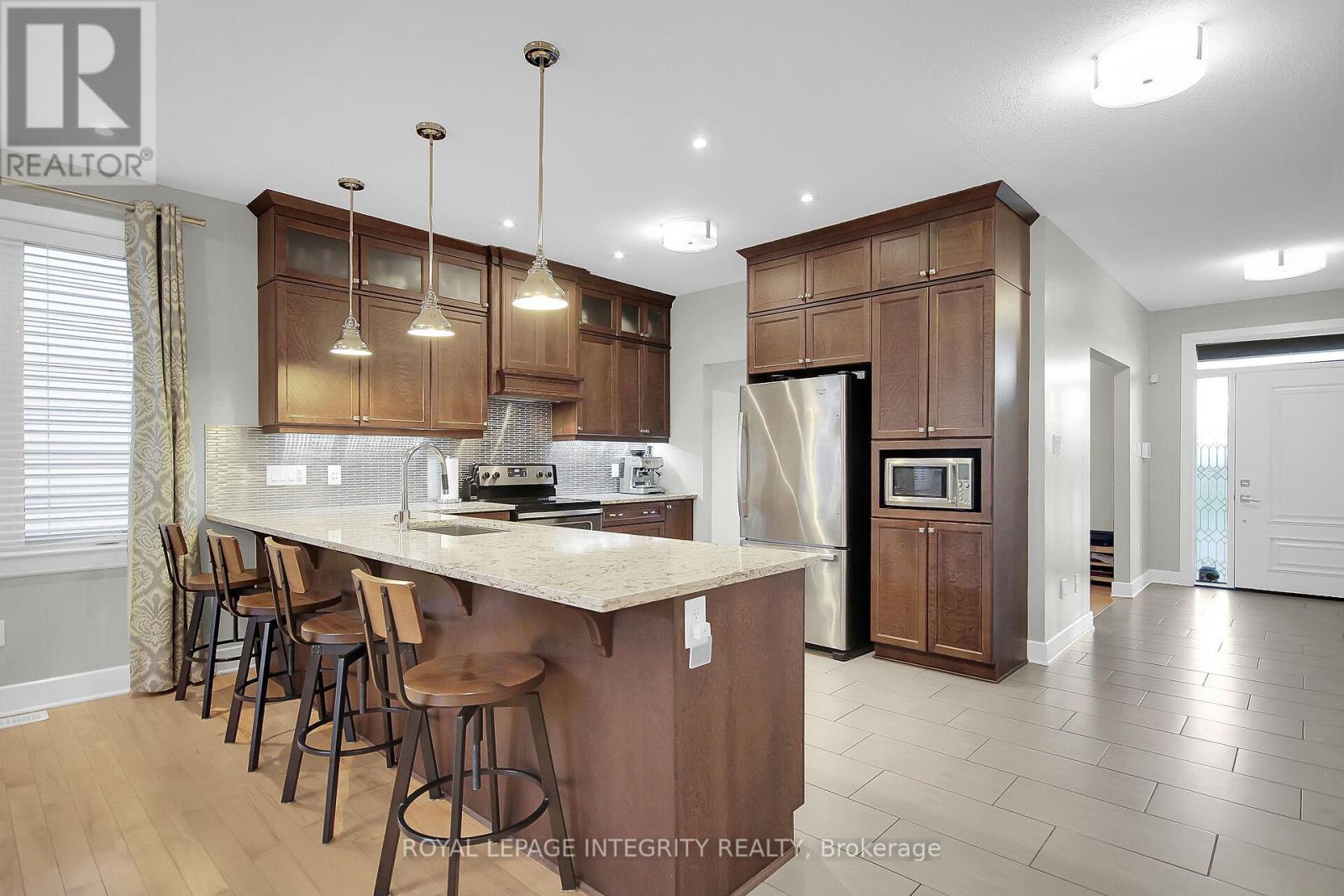 15 York Crossing, Russell, Ontario  K4R 0C4 - Photo 19 - X12389115