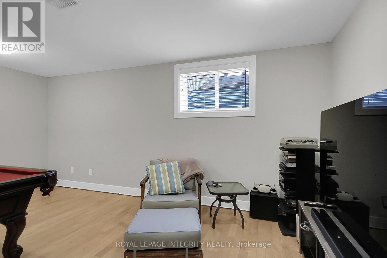 15 York Crossing, Russell, Ontario  K4R 0C4 - Photo 35 - X12389115