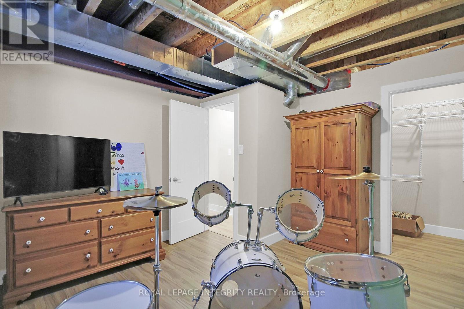 15 York Crossing, Russell, Ontario  K4R 0C4 - Photo 37 - X12389115