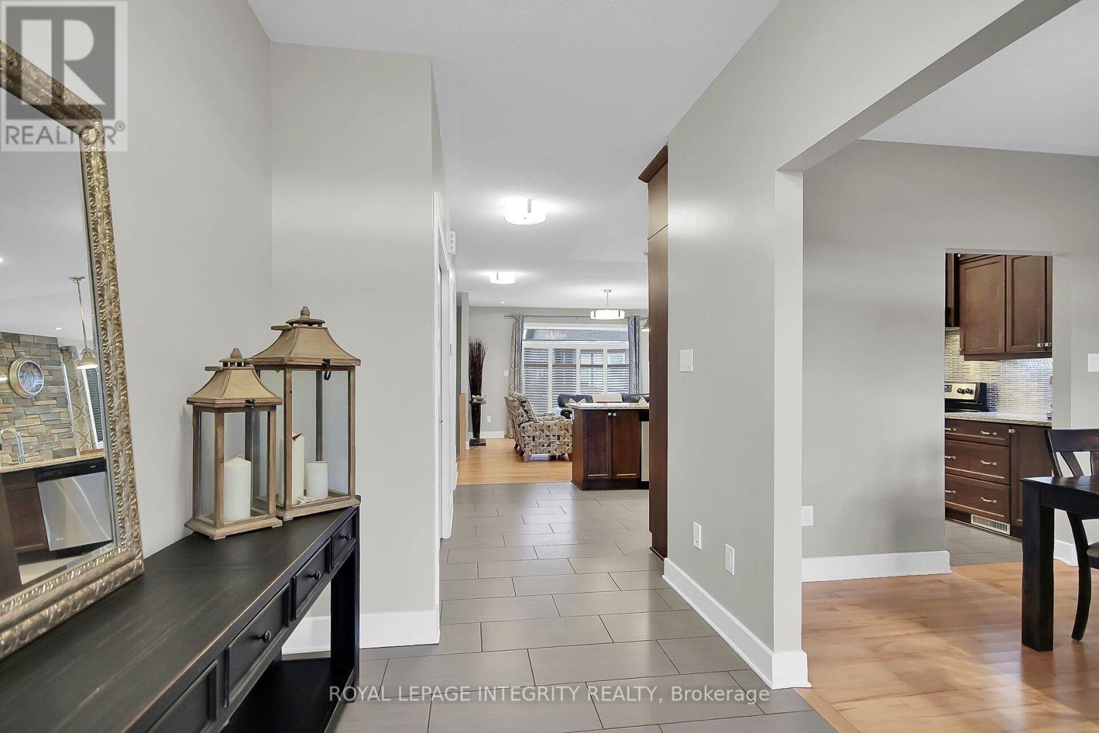 15 York Crossing, Russell, Ontario  K4R 0C4 - Photo 8 - X12389115