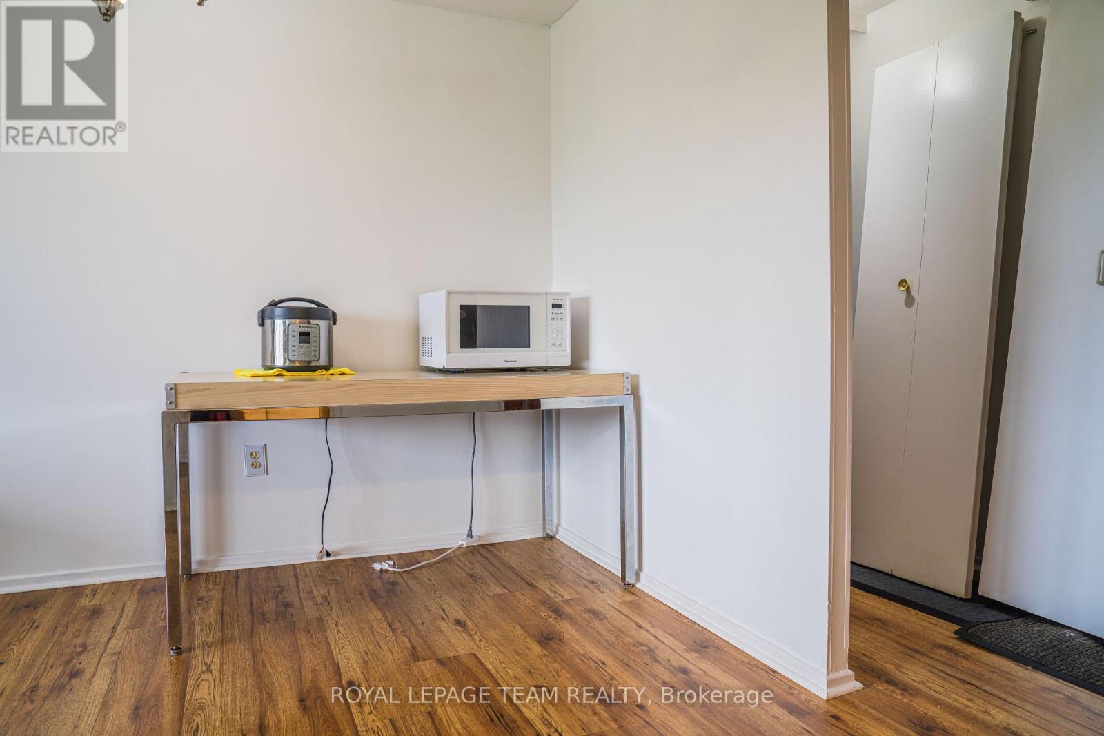 118 - 3100 Carling Avenue, Ottawa, Ontario  K2B 6J6 - Photo 5 - X12389116